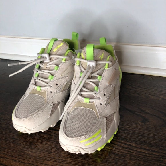 AZTREK Reeboks - Picture 2 of 6